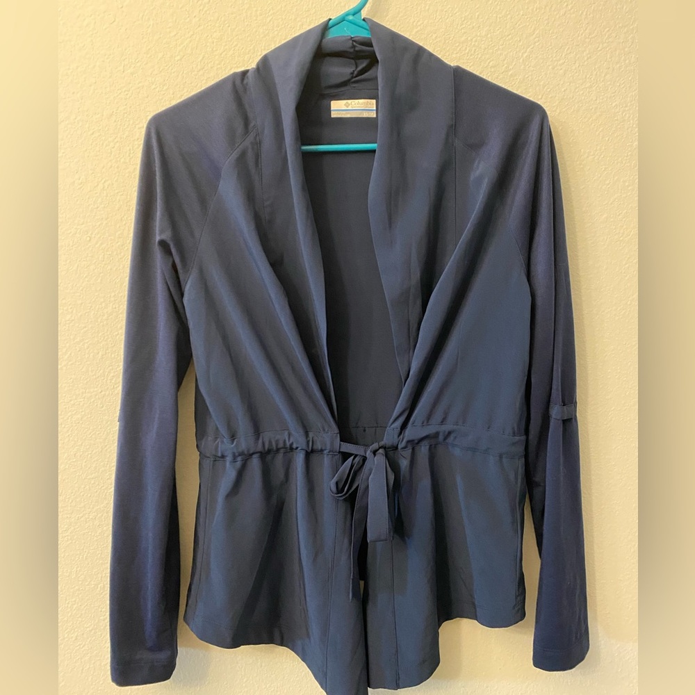 Columbia PFG open front with tie jacket. With roll up sleeves. Size XS.